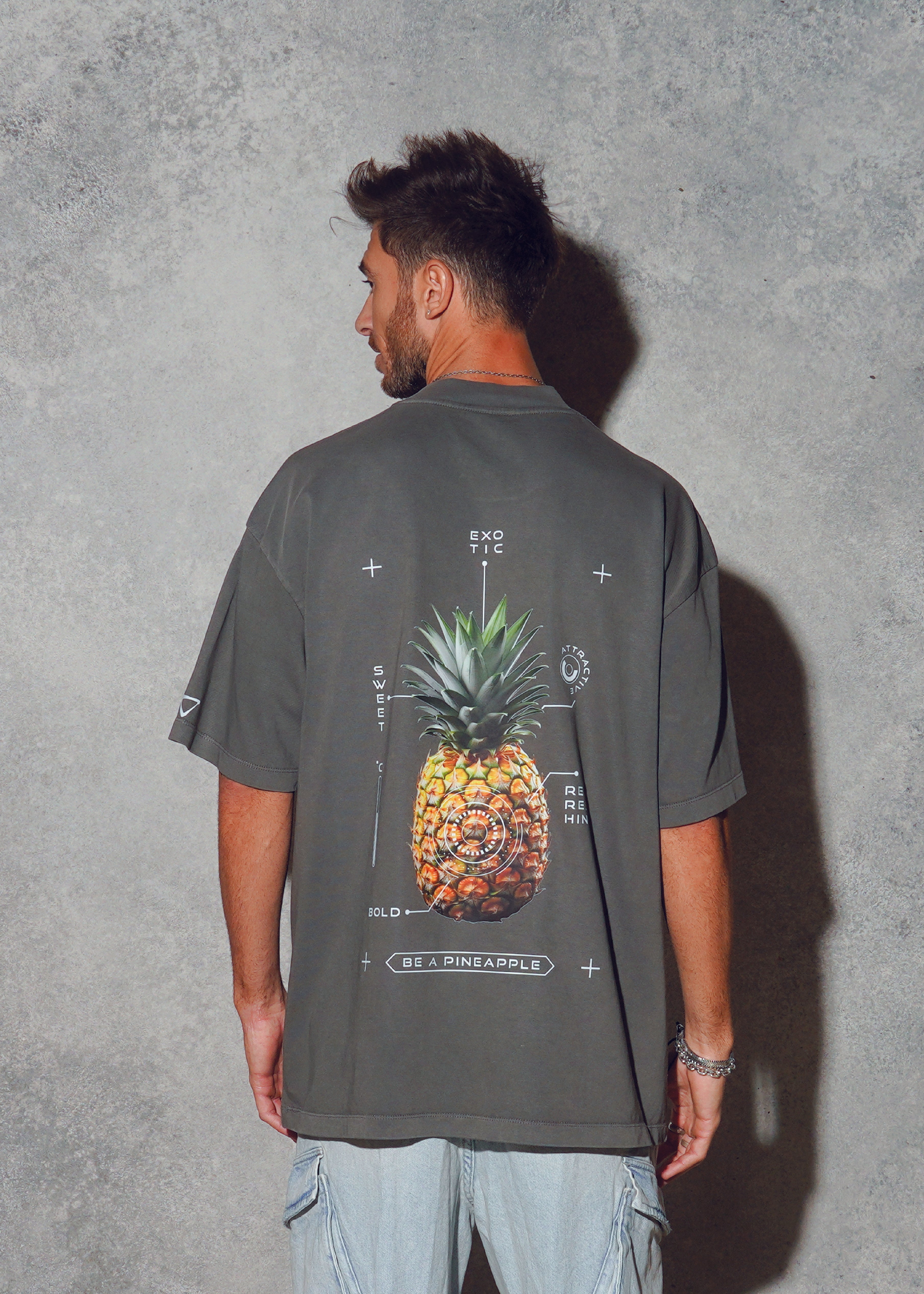 BE A PINEAPPLE  Men oversized t-shirt